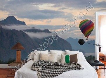 Vlies fotobehang Luchtballon in de bergen